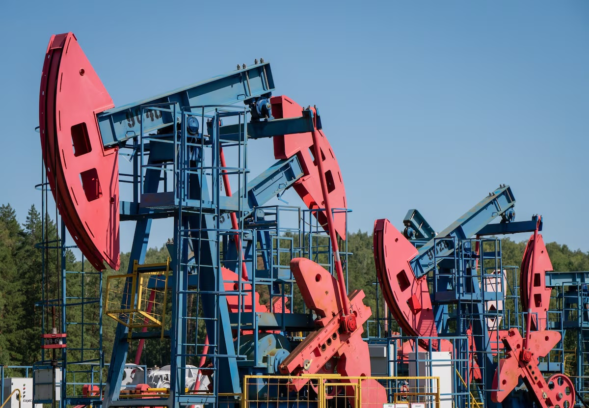 Giá xăng dầu hôm nay (25-2): Giảm nhẹ